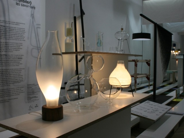Des luminaires à partir de verres de laboratoire
