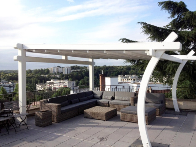 Une toiture terrasse avec deux pergolas Une toiture terrasse avec deux pergolas