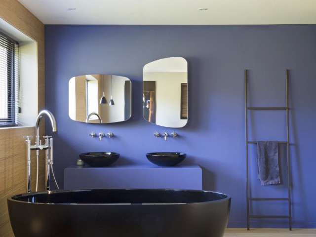 Une salle de bains masculine pour une déco électrique - Une maison contemporaine au coeur de la nature