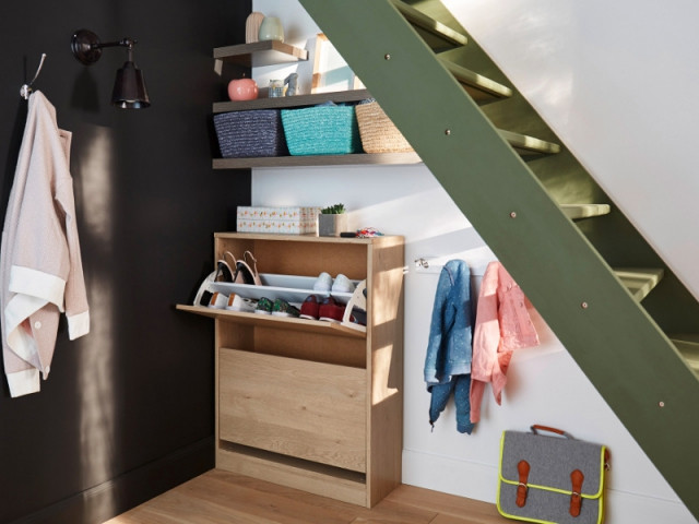 Armoire de rangement sous escalier