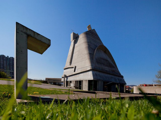 L'église Saint-Pierre de Firminy-Vert - La Maison de la Culture à Firminy (Loire) réalisée par Le Corbusier inscrite sur la Liste du patrimoine mondial de l'UNESCO depuis juillet 2016