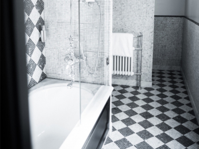 Vu à l'hôtel JoBo : un damier noir&blanc en mosaïque  - 10 idées déco vues à l'hôtel JoBo à Paris