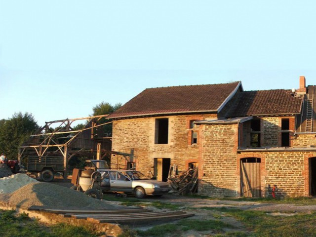 Avant : un bâtiment de 300 ans à l'abandon dans la campagne normande - Un moulin du 17ème siècle entièrement rénové