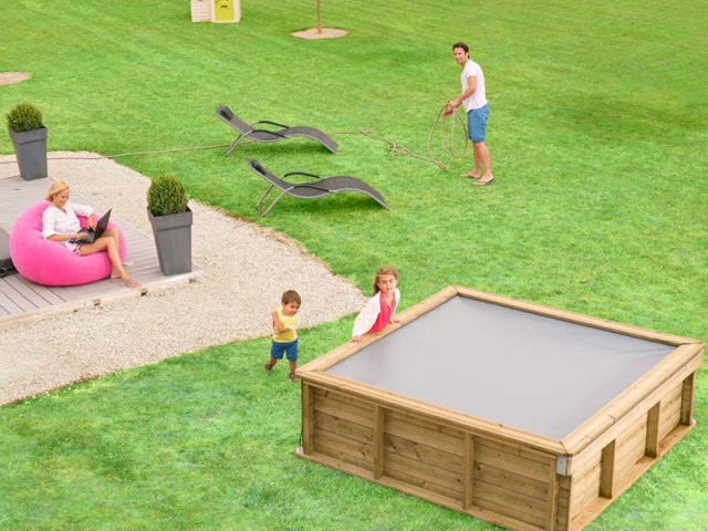 Pistoche, une petite piscine en bois hors-sol conçue spécialement pour les enfants - Innovations pour une piscine plus facile à vivre