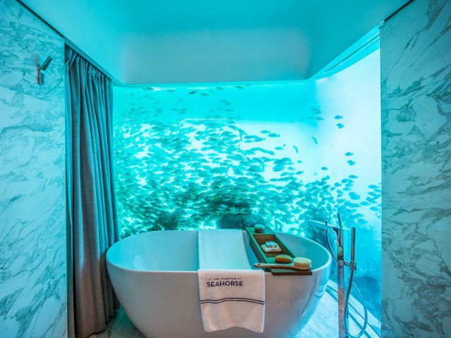 Une salle de bains comme un aquarium - Villa Floating Seahorse
