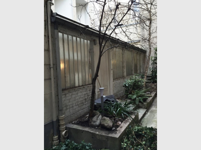 Un très ancien atelier d'artiste en fond de cour