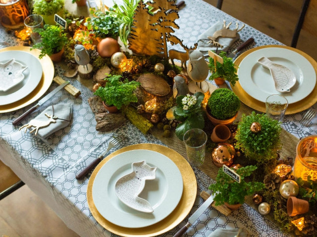 Des assiettes en forme d'animaux pour une table de fêtes bucolique