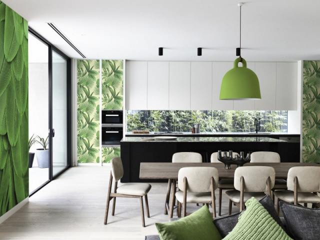 Tendance Greenery : murs verts pour une cuisine blanche