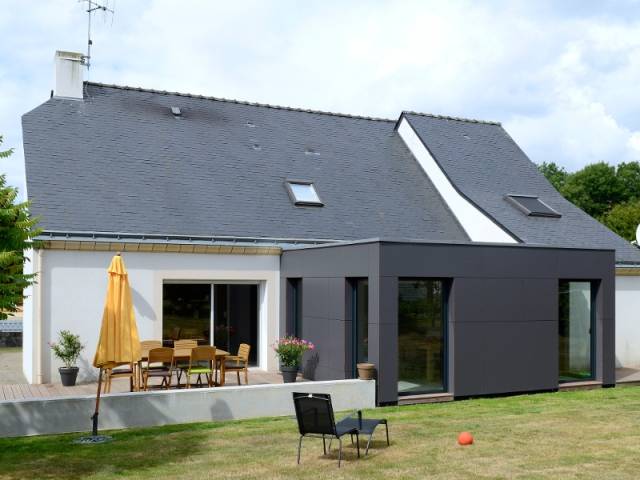 Un cube de plain-pied ajouté côté jardin - Un pavillon agrandi et transformé par un cube