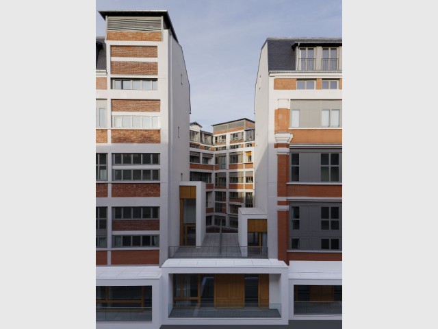 Requalifier la cour et la façade sur rue  - Reconversion d'un immeuble industriel en 85 logements sociaux dans le 18ème arrondissement de Paris