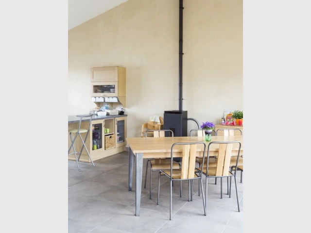 Un carrelage anthracite pour absorber la chaleur