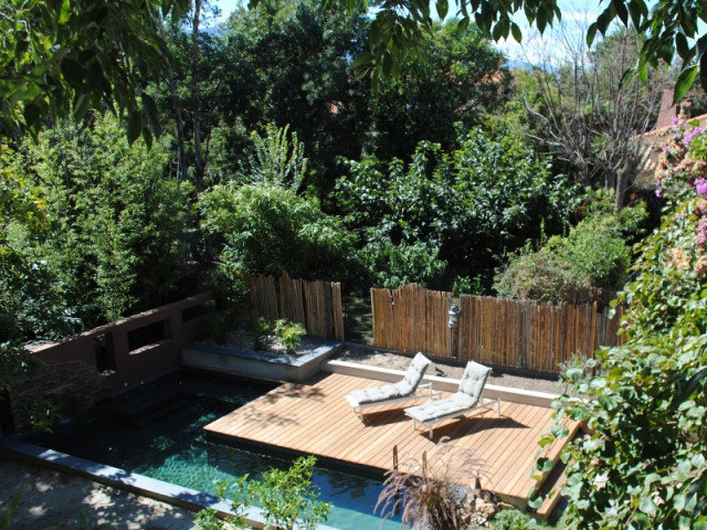 Construction d'une piscine naturelle : quels matériaux ?