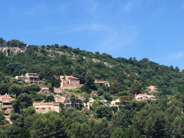 Une villa d'architecte perchée sur la colline d'Hyères : Intégré dans le paysage - Une villa d'architecte perchée sur la colline d'Hyères