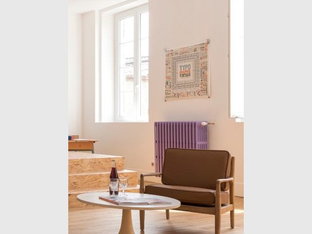 Un radiateur mauve pour une touche de gaité