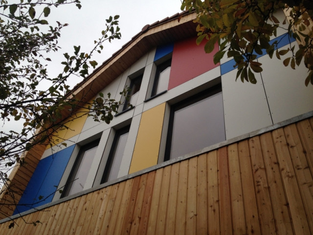 La façade ressemble à une oeuvre de Mondrian