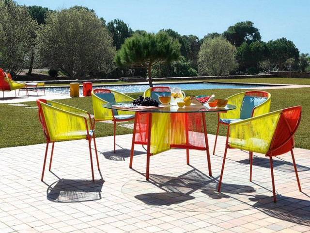 salon de jardin en plastique : plein phare sur la couleur