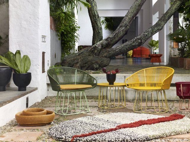 Des couleurs exotiques pour un salon de jardin qui fait voyager