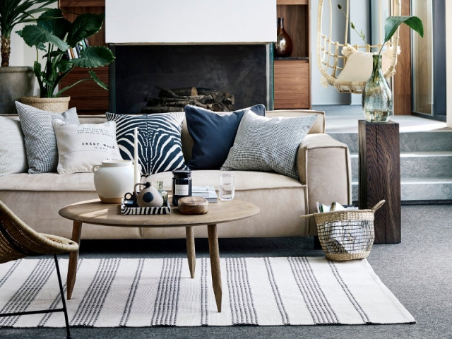 Coussins, tapis et accessoires pour refaire la déco d'un salon