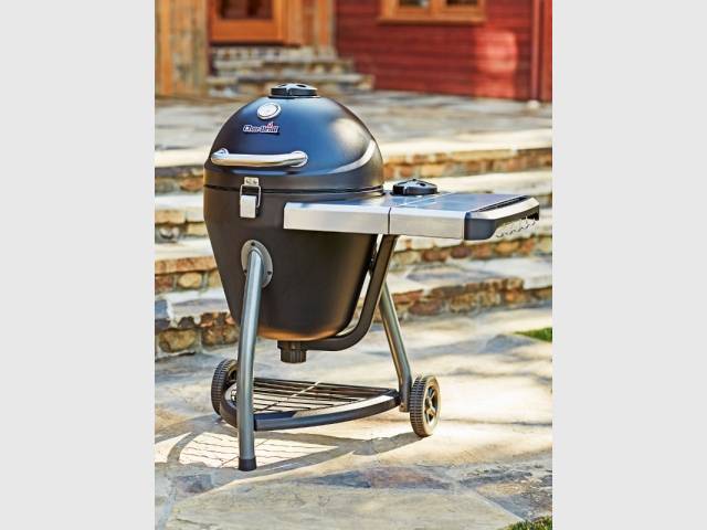 Un barbecue 3-en-1 pour griller, fumer et cuire