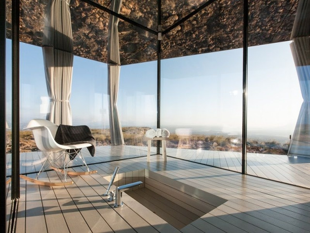 Une salle de bains panoramique avec vue sur le désert - Casa del Desierto