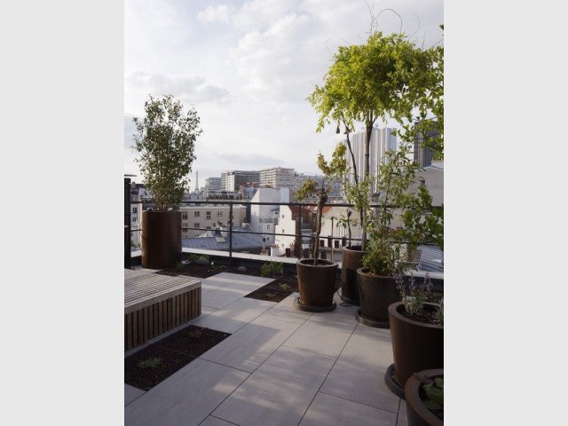 La terrasse de la Maison plissée avec vue sur Paris