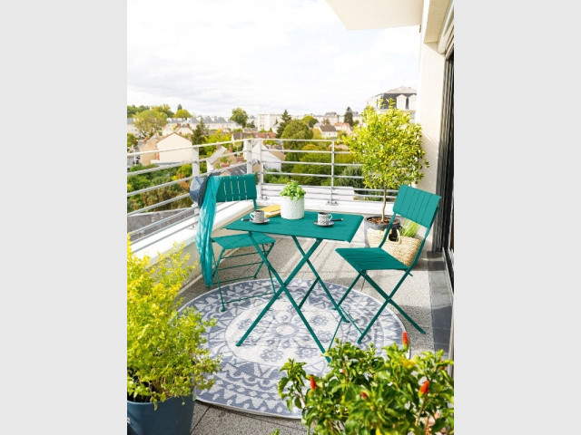 Vert turquoise pour un balcon moderne et coloré