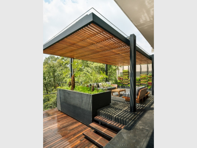 Deux terrasses et une pergola, au coeur de la Villa Jardin