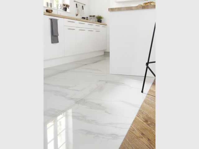 Carrelage poli Ultimate Marble, Castorama, prix : 32,90 &euro;/m2