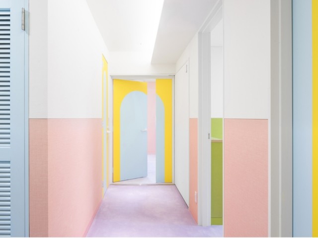 Un couloir pour desservir les chambres