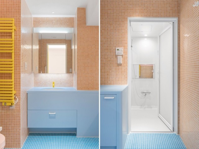 Une salle de bains habillée de mosaïque colorée