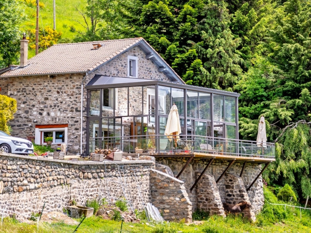 Un balcon suspendu sur la vallée