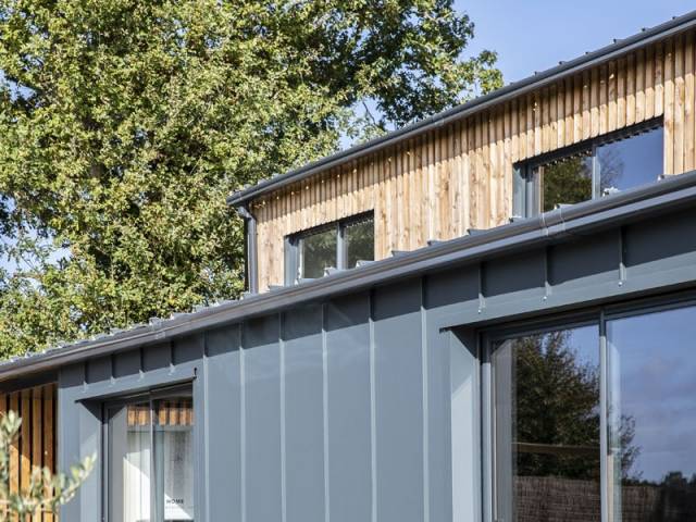 Six containers pour construire une maison de 200 m2