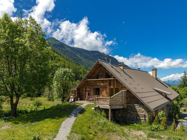 Une vieille ferme métamorphosée en un éco-chalet de charme