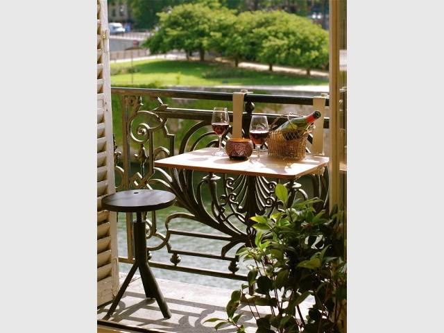 Une table nomade à clipser sur le balcon