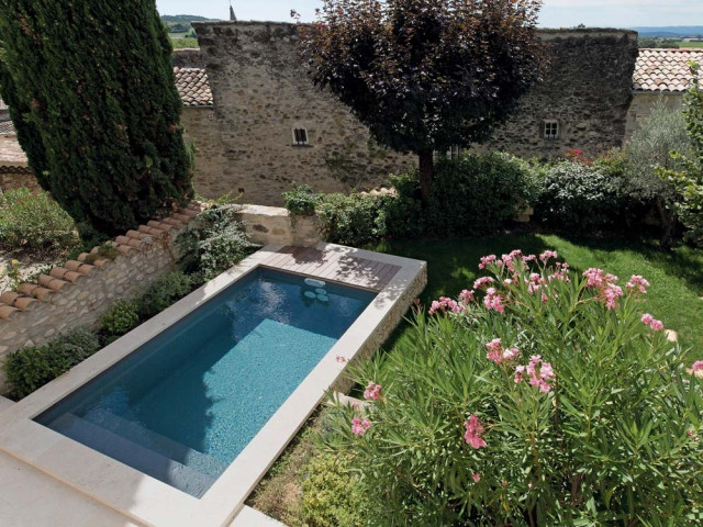 Une petite piscine pleine de charme