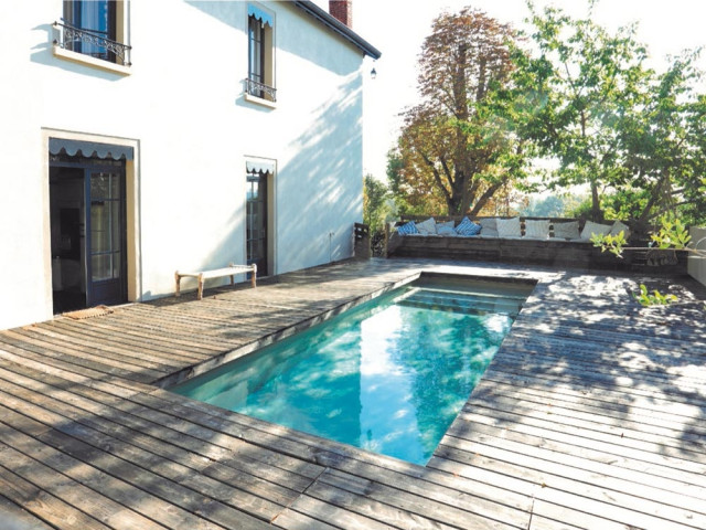 Après : une nouvelle piscine et une terrasse plus chaleureuse