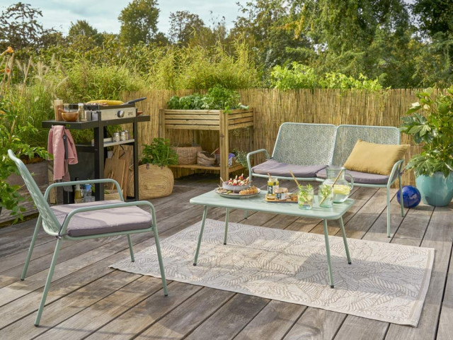 12 mini salons de jardin parfaits pour les petits extérieurs