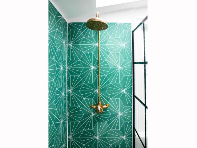 Du carrelage de couleur pour habiller la douche