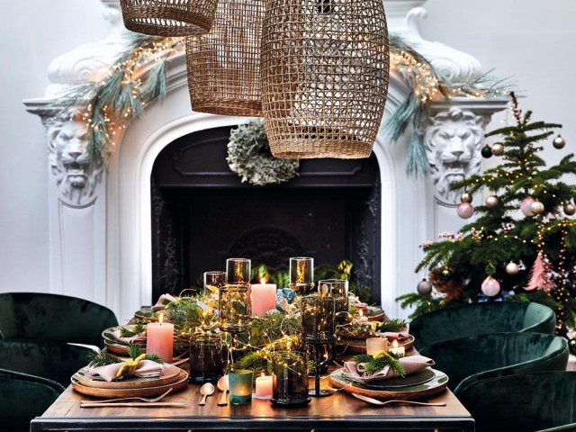 Centre de table Noël : bougies naturelles et décorations en bois - Côté  Maison