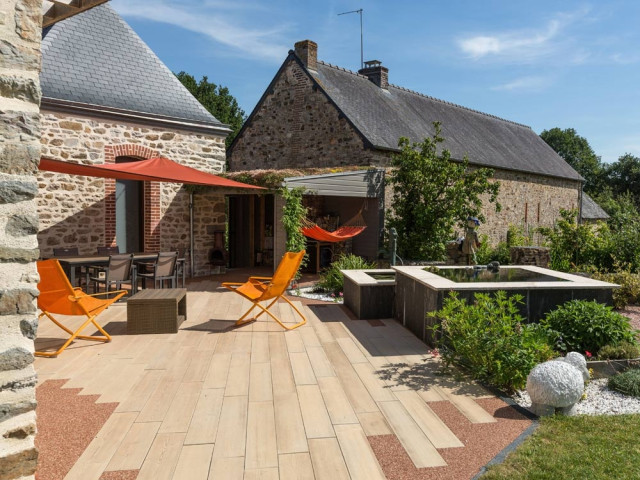 Du béton pressé imitation bois pour une terrasse durable