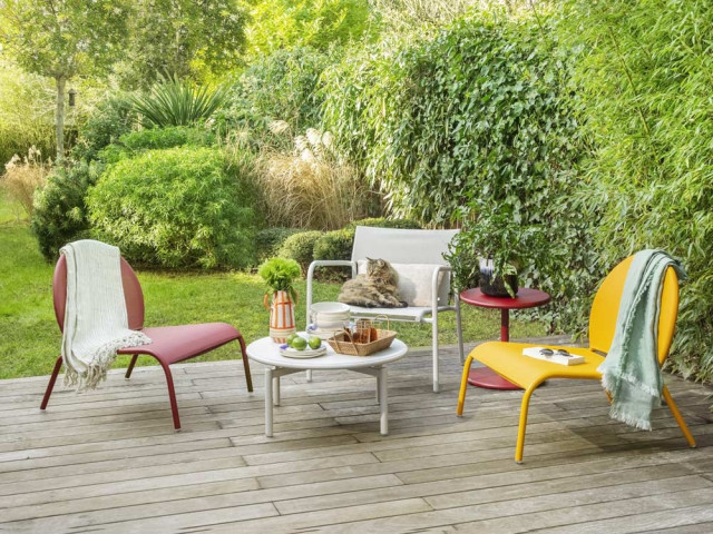 12 mini salons de jardin parfaits pour les petits extérieurs