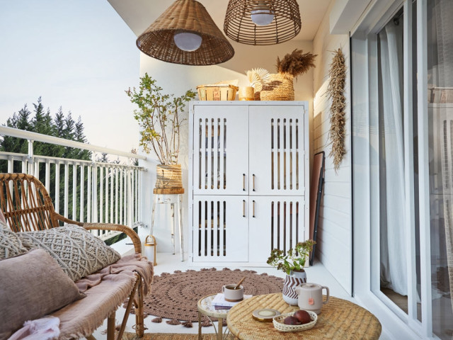 Rangement enfant multifonction : tables, bancs et étagères intégrés