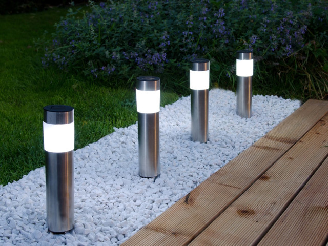 Une lampe de table de jardin pour s'éclairer la nuit