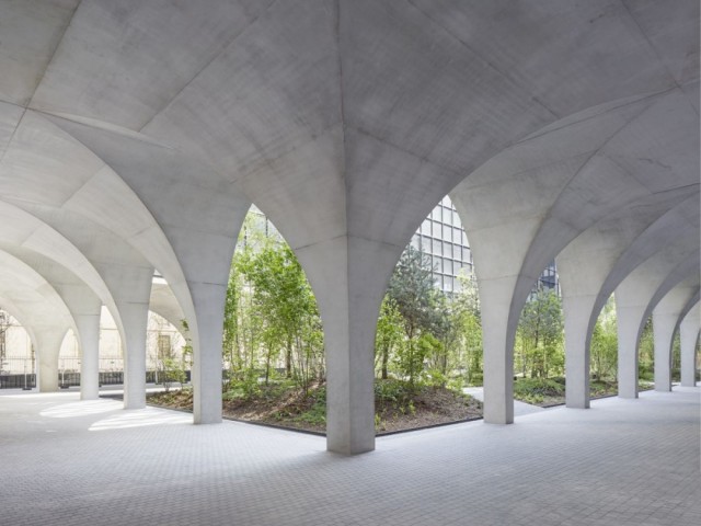 Une colonnade pour relier le bâtiment à la ville - Projet Morland (IVème arrondissement de Paris)