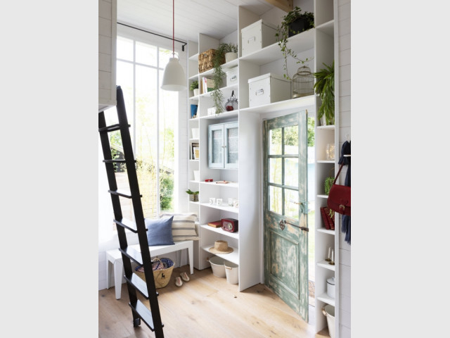 10 Solutions de Rangement Mural : Gagnez en Place sans Perdre en