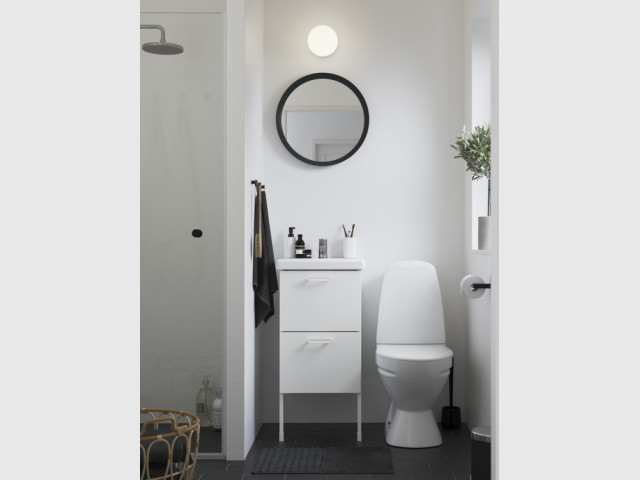 Une petite salle de bain belle et bien organisée - IKEA