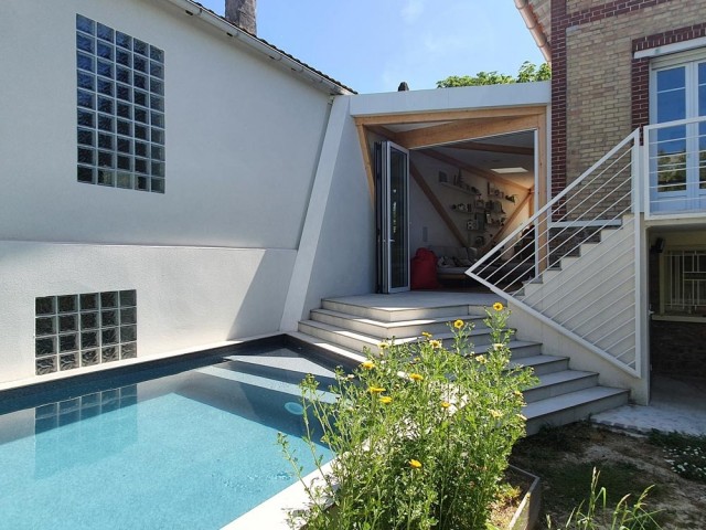 Une piscine et une terrasse réaménagée