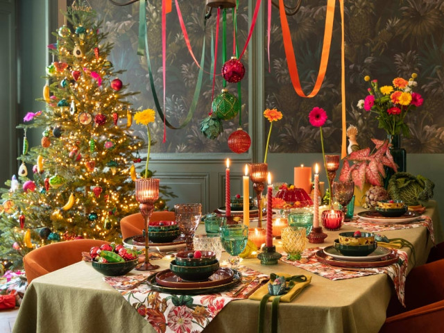 Une table de fête originale très colorée 