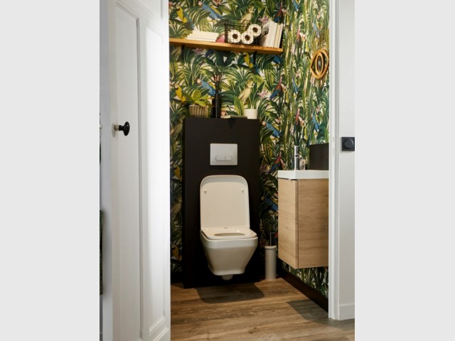 Une ambiance jungle dans les toilettes