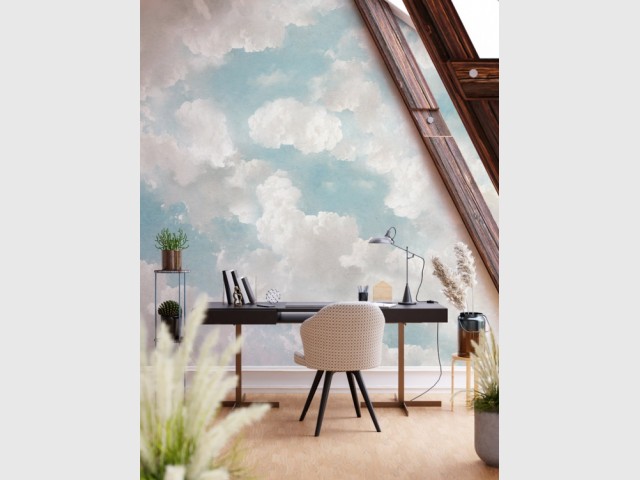 Du papier peint nuages pour un bureau qui respire la sérénité
